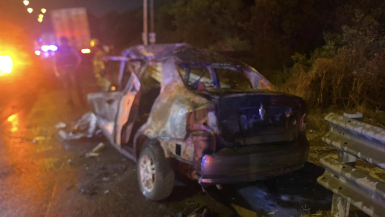 VIDEO | Tragedia en la vía Perimetral: conductor muere quemado tras violento choque contra un tráiler