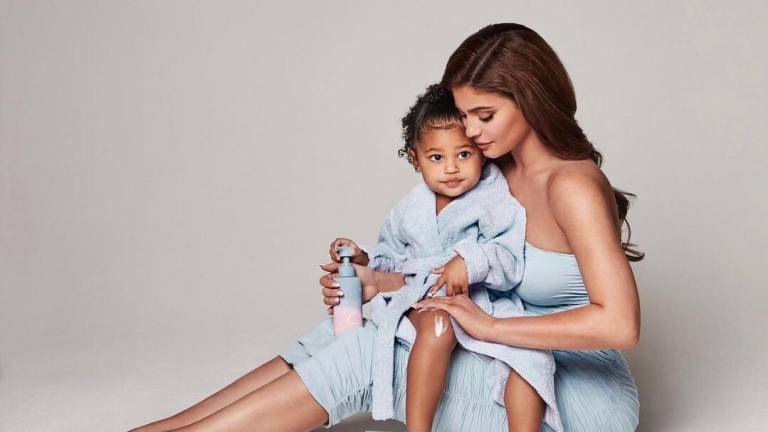 Kylie Jenner continúa expandiendo su imperio y oficializa el lanzamiento de Kylie Baby