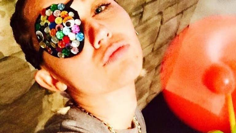 Miley Cyrus vuelve a dar de qué hablar en las redes sociales