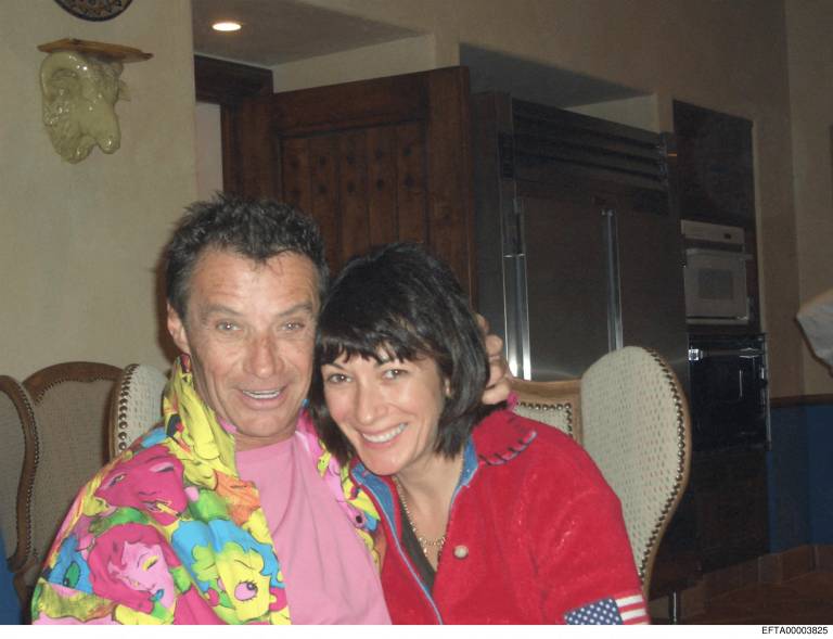 $!El empresario francés Jean-Luc Brunel con Ghislaine Maxwell, cómplice y pareja del delincuente sexual convicto Jeffrey Epstein.