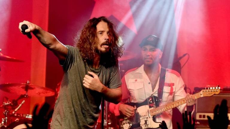 El ícono del rock grunge Chris Cornell muere a los 52 años