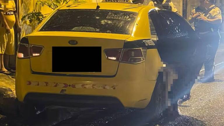 Fotografía que muestra el vehículo en el que se traslaban las víctimas.