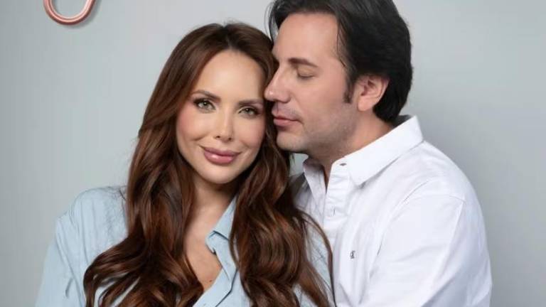 Erika Vélez y Víctor Arauz anuncian su compromiso
