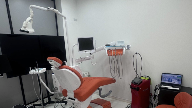 Hombre falleció durante tratamiento dental en una clínica de Quito