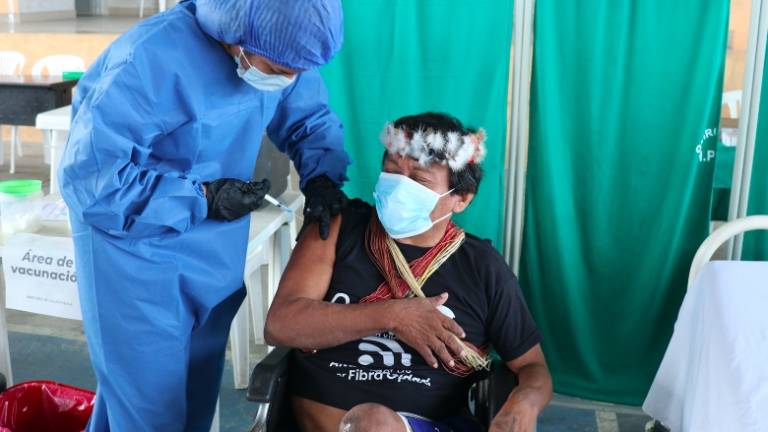 Fotos: El primer waorani vacunado contra la Covid-19 en Ecuador