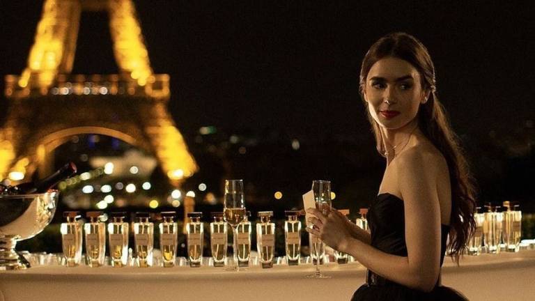 &quot;Emily in París&quot;, de una serie a ser un fenómeno de moda