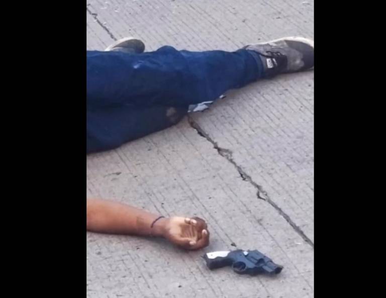 $!Bus atropella a presunto delincuente que escapaba de un robo, al norte de Guayaquil