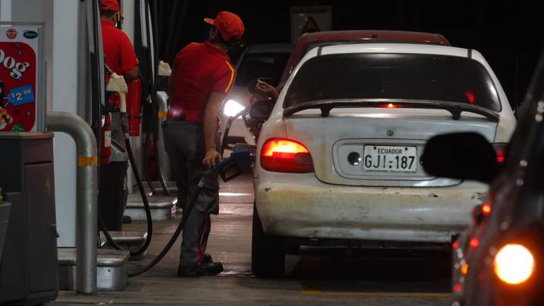 Gasolina en Ecuador: bajan los precios de la Extra, Ecopaís y diésel desde este 12 de septiembre