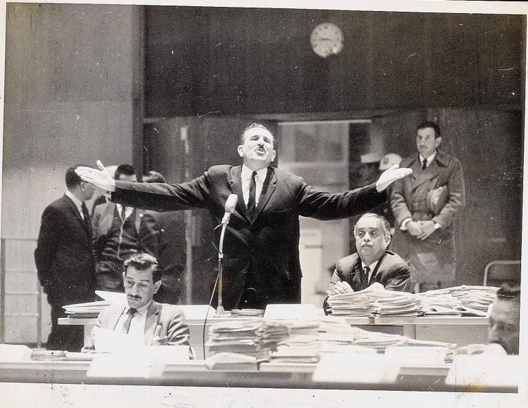 $!Al Congreso llegó por primera vez en 1956. En 1979 presidió la Cámara Nacional de Representantes al mando de un mayoritario bloque cefepista que pronto se fraccionó por el rompimiento entre Bucaram y Roldós.