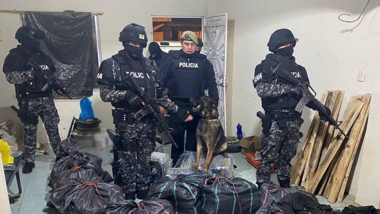 Golpe contra el tráfico de drogas: Policía Nacional incauta 500 bloques de cocaína en operativo en Guayaquil