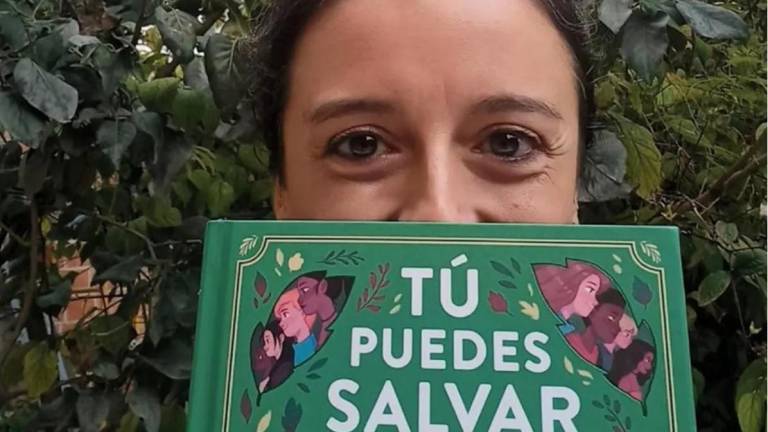 Fotografía de Ängela Esteller, que publica bajo el pseudónimo de Angela Green, con su libro Tú puedes Salvar el Mundo.