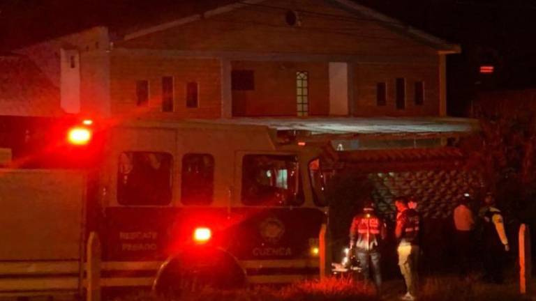 Hombre es hallado muerto en su casa dentro de una tina cubierta con cemento: así se descubrió el crimen en Cuenca