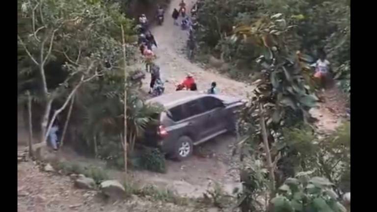 Captura del video difundido por el Consejo Regional Indígena del Cauca, en donde se observa el ataque de los disidentes de las FARC a una comunidad indígena.
