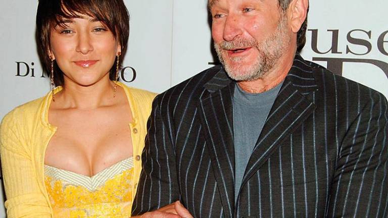 Hija de Robin Williams ve inútil preguntarse por qué se suicidó su padre
