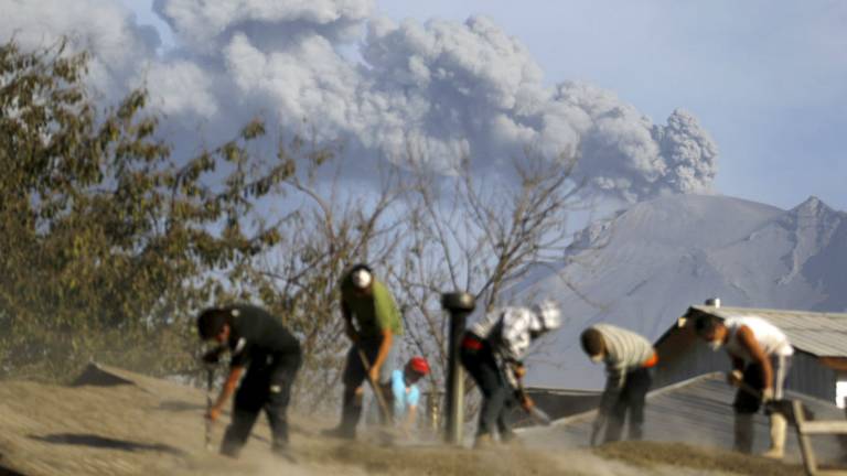Las cenizas del volcán Calbuco continúan afectando al sur de Chile y Argentina