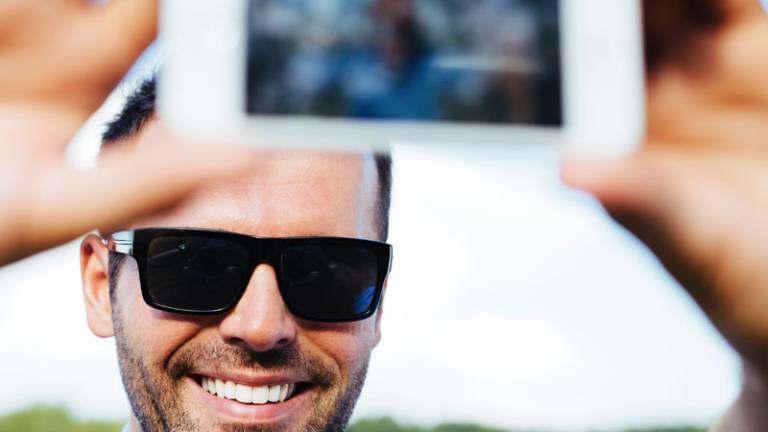 Los hombres tienen tendencia a ser más narcisistas que las mujeres