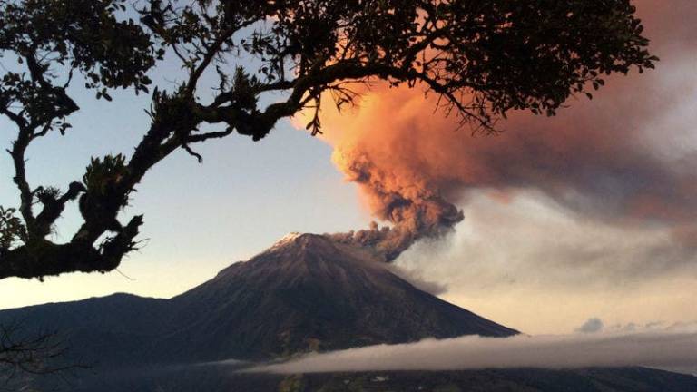 Advierten probable reactivación del volcán Tungurahua