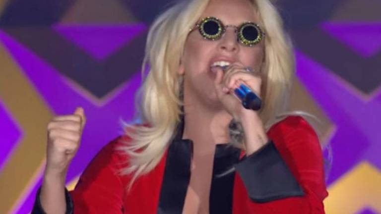 Lady Gaga sorprende con un cover del éxito "What's Up"