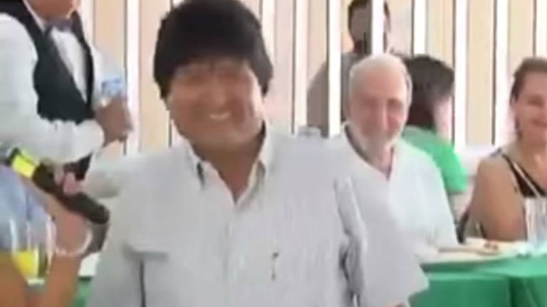 Evo Morales inunda las redes con su &quot;baile del cuello&quot;
