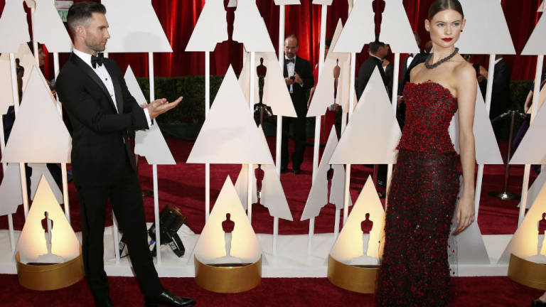 Los Oscar inician con el desfile de estrellas en la alfombra roja