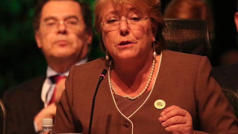 Bachelet dice que se enteró por la prensa de millonario negocio de su hijo