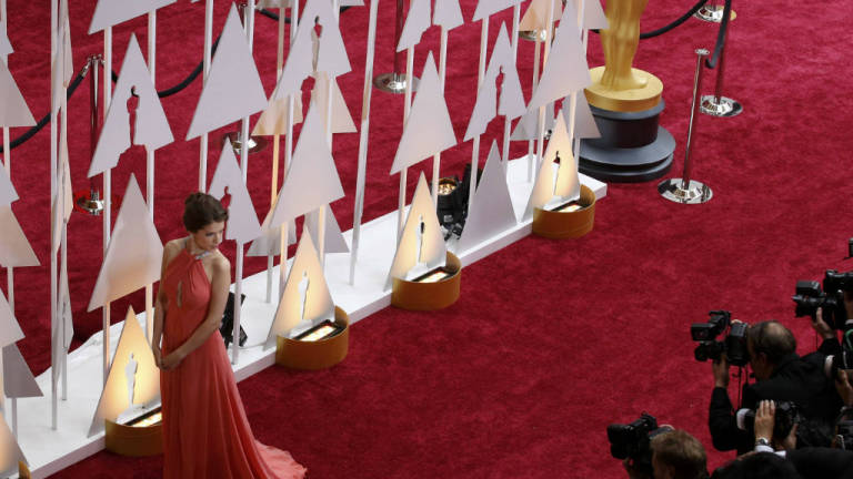 Los Oscar inician con el desfile de estrellas en la alfombra roja