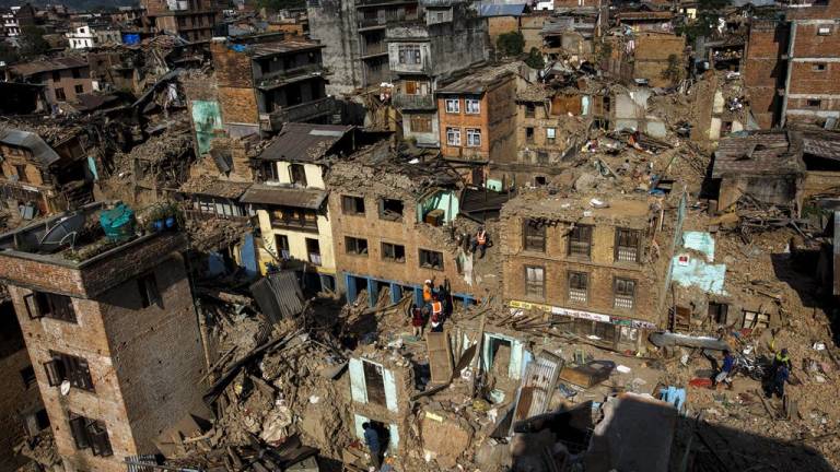 El balance de víctimas del sismo en Nepal supera los 7.500