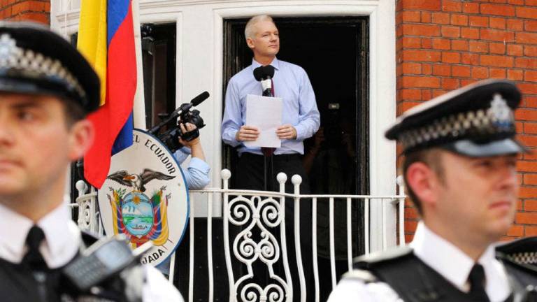 Ecuador espera solicitud de Suecia para autorizar interrogatorio a Assange