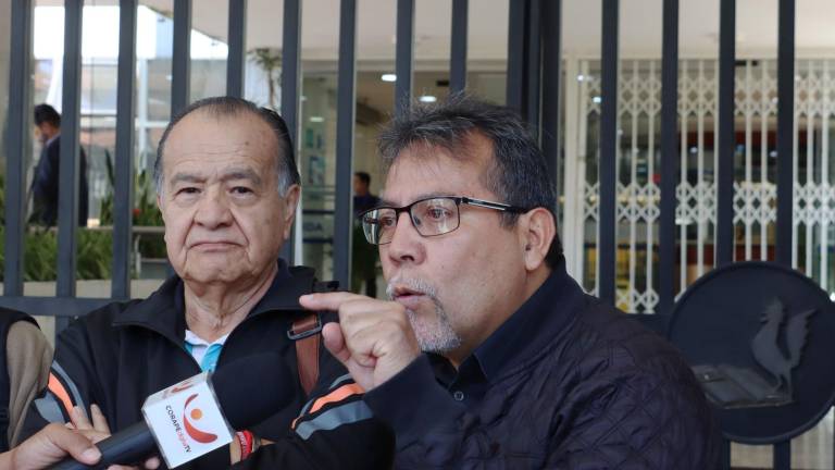 Rueda de prensa del Frente Popular y de Jubilados, realizada en la Superintendencia de Bancos, para exigir la destitución de Édgar Lama de la presidencia del Consejo Directivo del IESS, por un presunto conflicto de intereses.