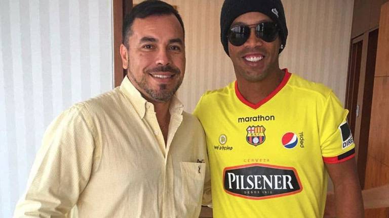 Ronaldinho sorprendido por el cariño de los aficionados en Ecuador
