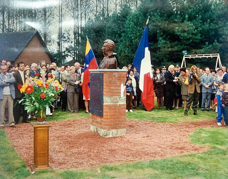 $!Quince descendientes de la rama familiar de Sucre se reunieron en Francia, en el lugar donde se originó esta estirpe.