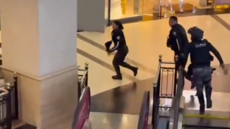 Hombre que habría escapado de un secuestro desata operativo policial en centro comercial de Samborondón