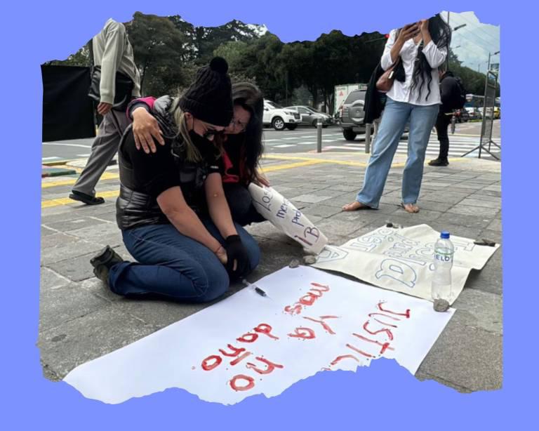 $!Madre de Sarita pidiendo justicia en los exteriores de la Fiscalía.