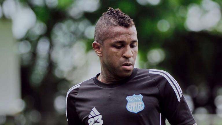 Miller Bolaños entrenando con Emelec.
