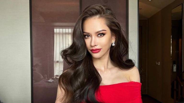 Joven apodada “Miss Basura representará a Tailandia en Miss Universo