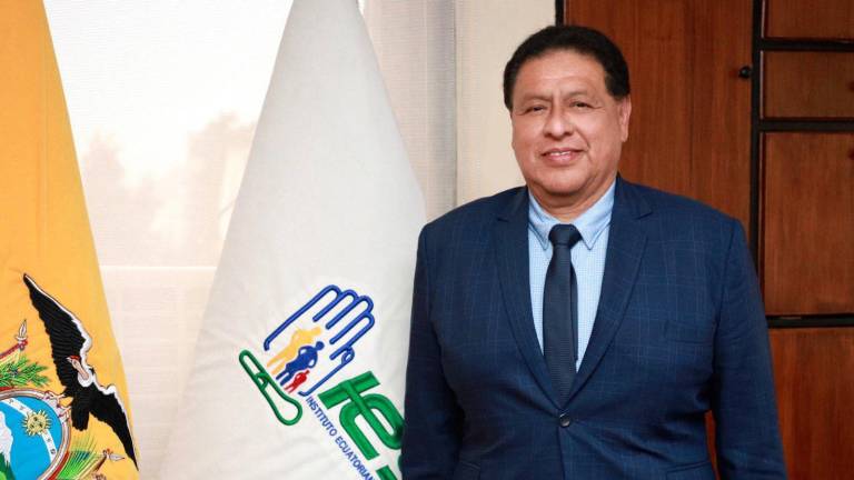 Jaime Bernabé Erazo asume oficialmente el Ministerio de Salud.