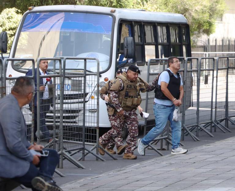 $!Santiago Díaz Asque ingresa a la Fiscalía General del Estado.