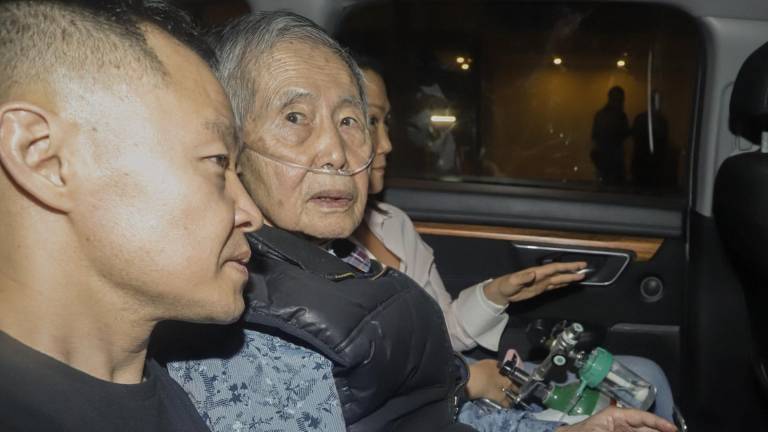 El expresidente peruano Alberto Fujimori sale de prisión tras orden de excarcelación