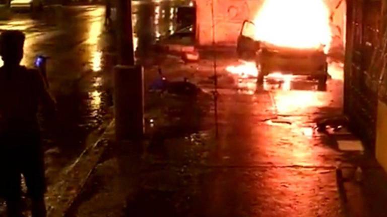 Video: alarma en Esmeraldas por explosión de carros bomba durante la madrugada