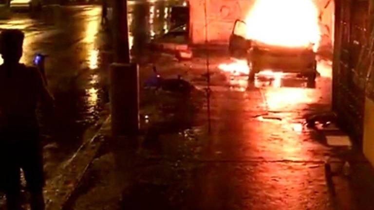 Video: alarma en Esmeraldas por explosión de carros bomba durante la madrugada