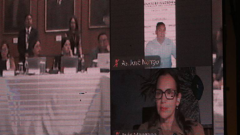 Defensa de Inés Manzano tilda de prueba ilícita e impertinente los chats usados en el juicio político