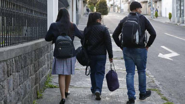Corte Constitucional declara inconstitucional que estudiantes y docentes realicen actividades complementarias los sábados