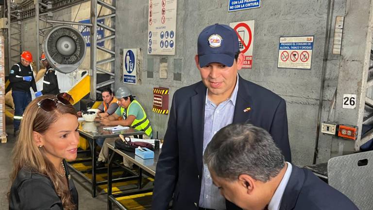 Jefe antinarcóticos de Estados Unidos concluyó visita por Ecuador y se reunió con el presidente Noboa