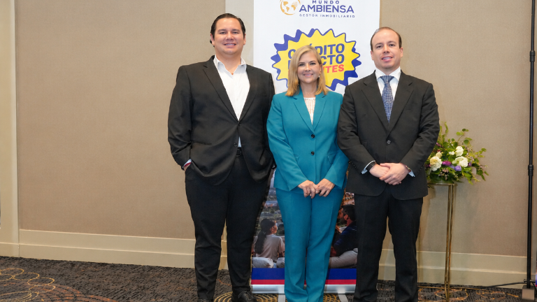 Alfredo Nuques, vicepresidente de Gestión Estratégica de Ambiensa; Stefano Ferretti, CEO de Ambiensa; Rhonda Cevallos, vicepresidenta Ejecutiva de Ambiensa.