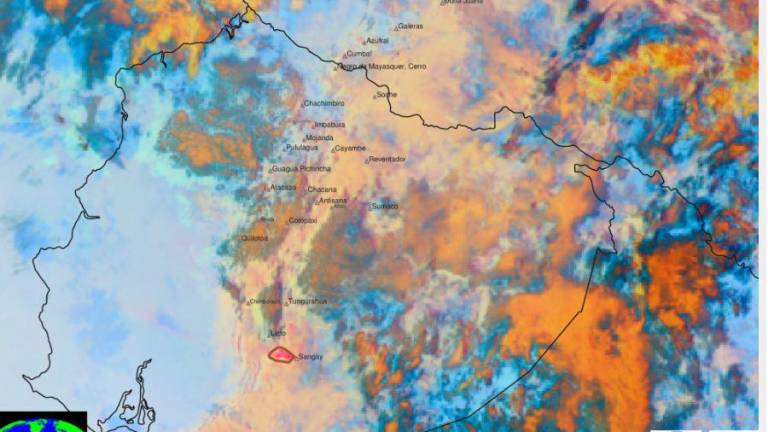 Advierten caída de ceniza volcánica en provincias de Morona Santiago y Chimborazo