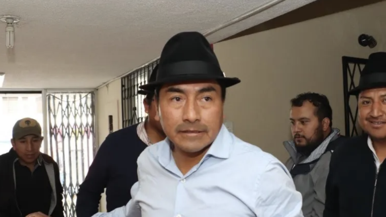 El líder indígena Leonidas Iza encabeza la plataforma Revoca EC.