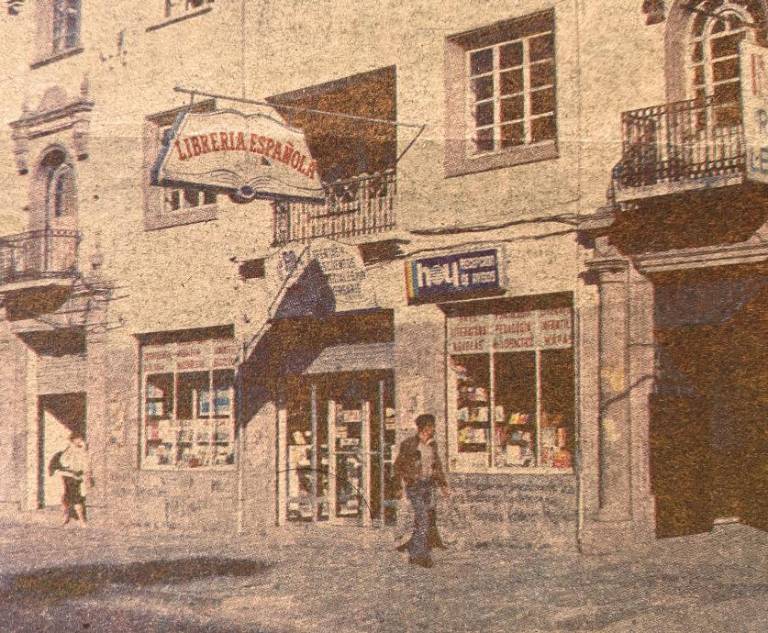 $!Así lucía uno de los primeros locales de la librería.
