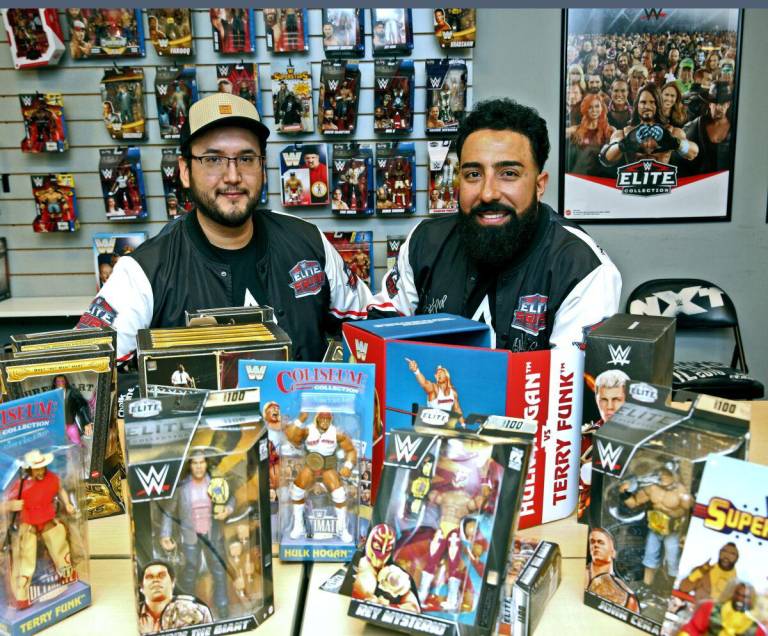 $!Dos diseñadores latinoamericanos dentro de la producción de figuras de lucha libre de WWE