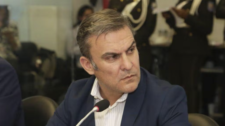 José Serrano es trasladado a otro centro de detención en EE.UU. mientras se resuelve su habeas corpus