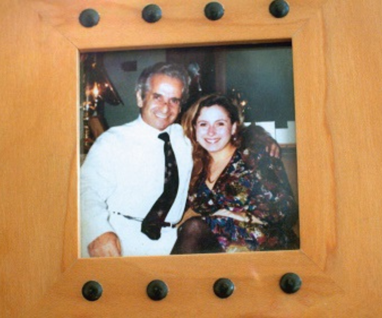 $!Guido Mucarsel Yunes, con su hija Debbie en Guayaquil, en la última foto que se tomaron juntos. Mucarsel murió en 1995.